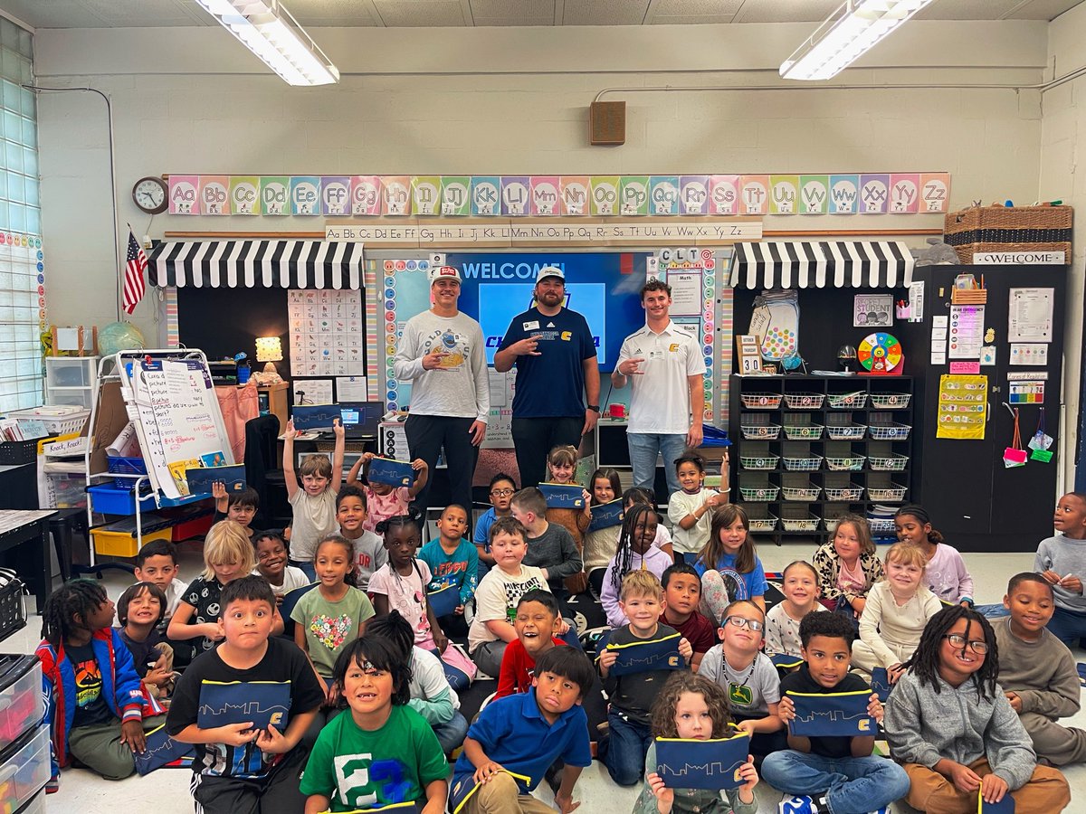 GoMocsFB's tweet image. Loved reading and spending time with our friends today! 
@RoDRoDriguez24 
@HunterHorton16 
@ryan_merklinger 
#GoMocsFB | #ClimbTheMtn