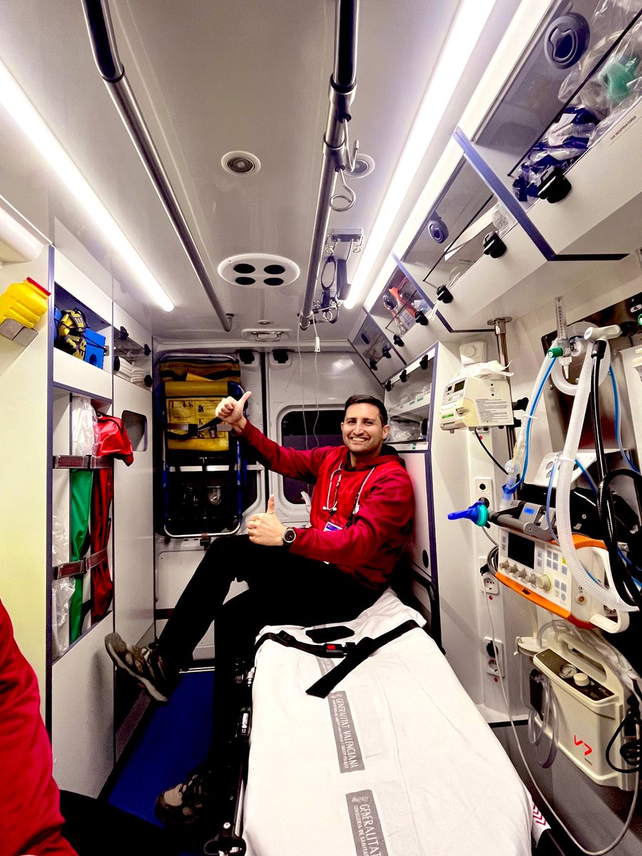 Otro año más he podido vivir desde dentro la <a href="/MedioMaratonVLC/">Medio Maratón Valencia</a> 
Un equipazo tan profesional como humano.

Nos vemos en la <a href="/maratonvalencia/">Maratón Valencia</a> 

Gracias a todos!

#nosvemosenlameta #mediomaratonvalencia
#vithas #medicine