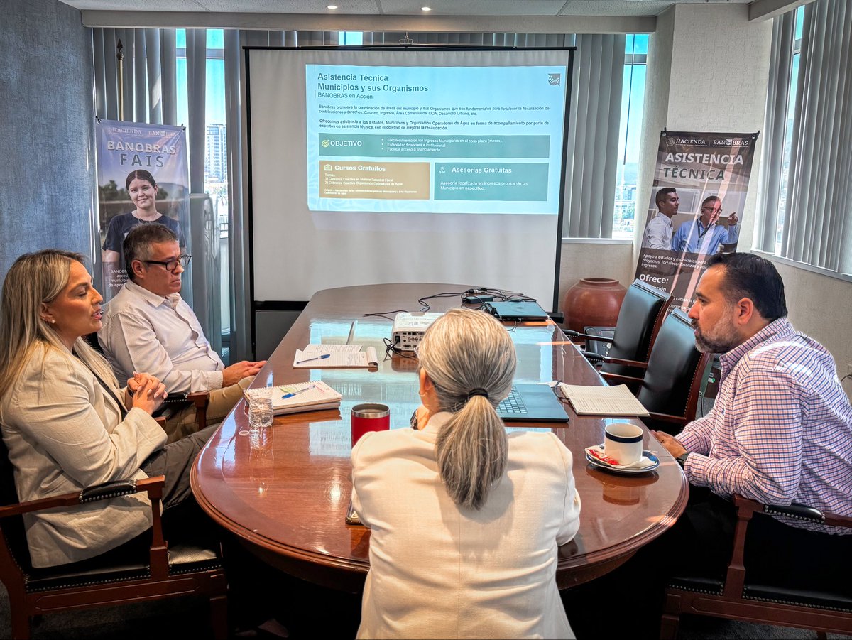 Este jueves en Banobras Sonora tuvimos el gusto de recibir a José Luis Mundo, director adjunto de la Tesorería Municipal de Hermosillo.
Conversamos sobre los retos y oportunidades en la gestión municipal, reafirmando el compromiso de seguir colaborando por un Hermosillo más
