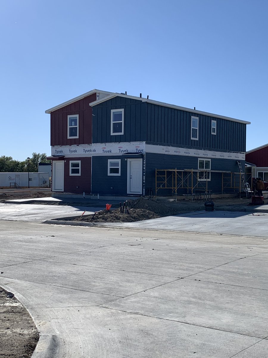DevelopNebraska's tweet image. Congratulations to Hastings on the ribbon cutting of Trailside Village, which offers 28 spacious townhomes!
 
DED supported the development through the Rural Workforce Housing Fund. Thank you to Hastings Economic Development Corporation, BonnaVilla, and other project partners!