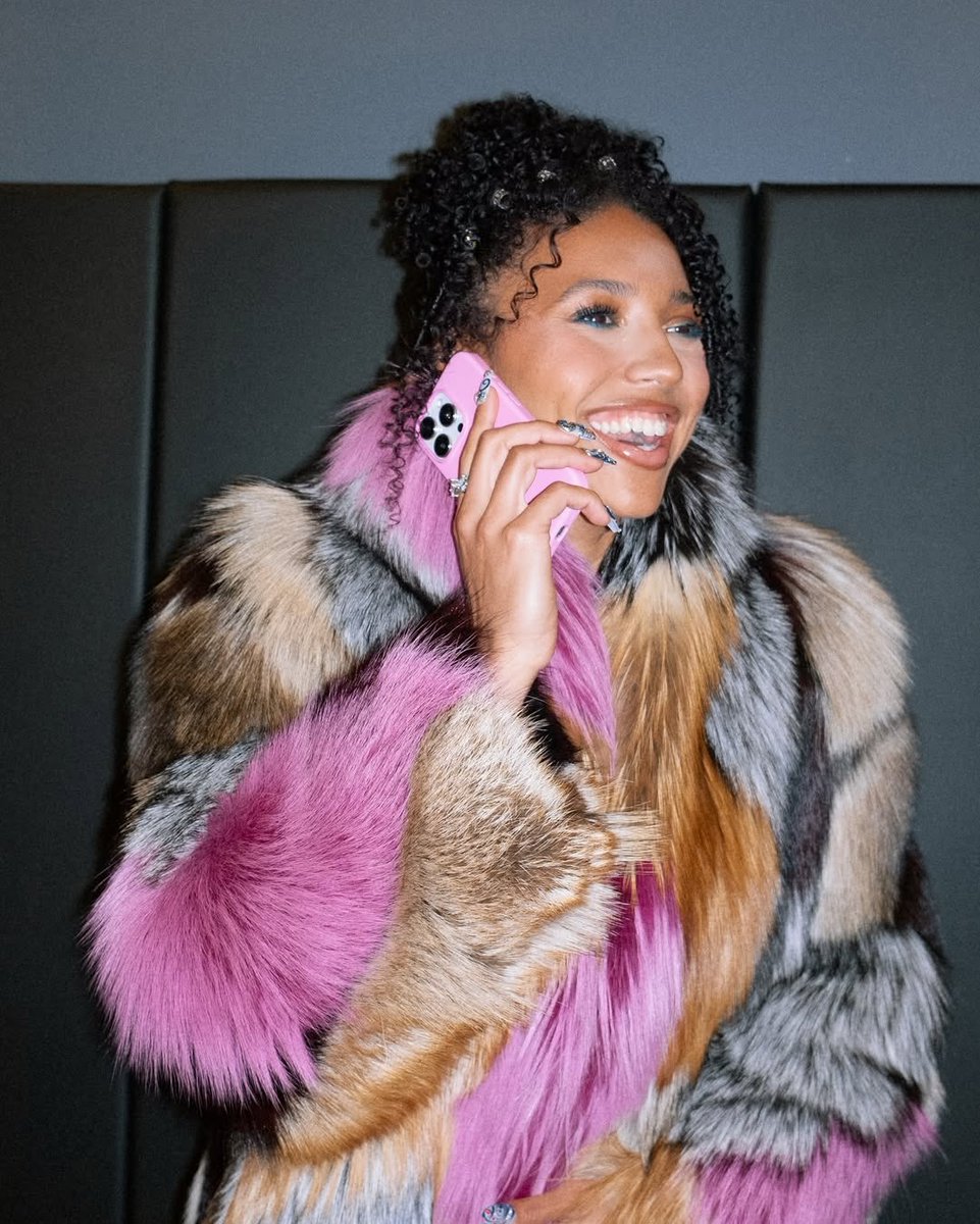 ATRJESUSWBB's tweet photo. #TEAMAZZI May the Joy of the Lord be her strength!! 👑This fur with the pink is so Princess Azzi!! https://t.co/YNT01nLTG3