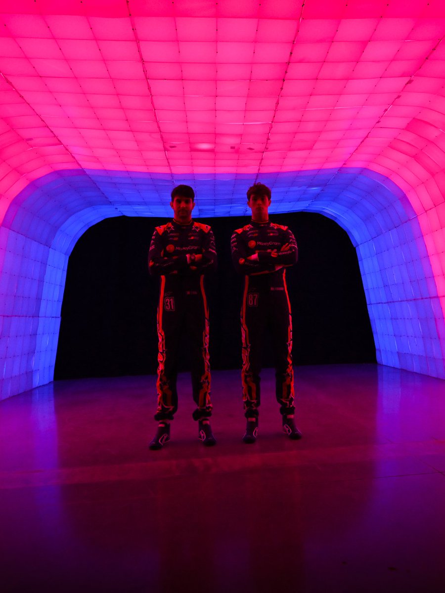 HaasF1Team's tweet image. Home race, iconic suits. Still love them 😍🇺🇸

#HaasF1 #F1 #USGP