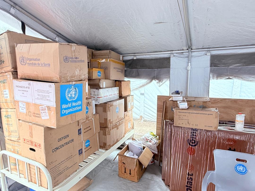 OMSRDCONGO's tweet photo. Aujourd’hui à Kinshasa, un Centre de traitement #mpox de 32 lits a été remis à @Insprdc par l'OMS dans la zone de Kokolo. Construit &amp; équipé grâce au soutien du @FCDOGovUK, ce #CTMpox incarne l’engagement de @WHO aux côtés du gouvernement pour renforcer la riposte aux épidémies. https://t.co/M0MGZBt7ym