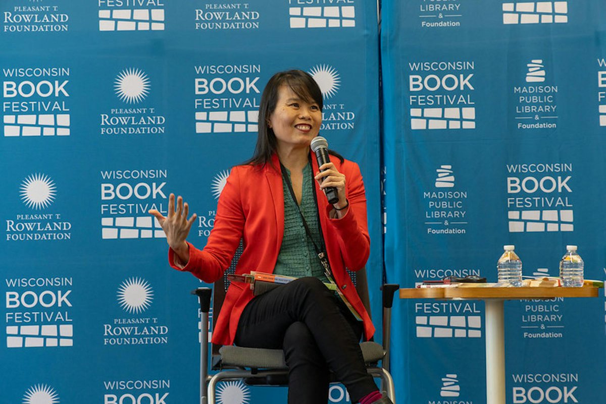 dailycardinal's tweet image. Journalist Amy Yee talks Tibetan culture, identity at Wisconsin Book Festival. 

Story by Elizabeth Baumberger
Image courtesy of Shanna Wolf
dailycardinal.com/article/2025/1…