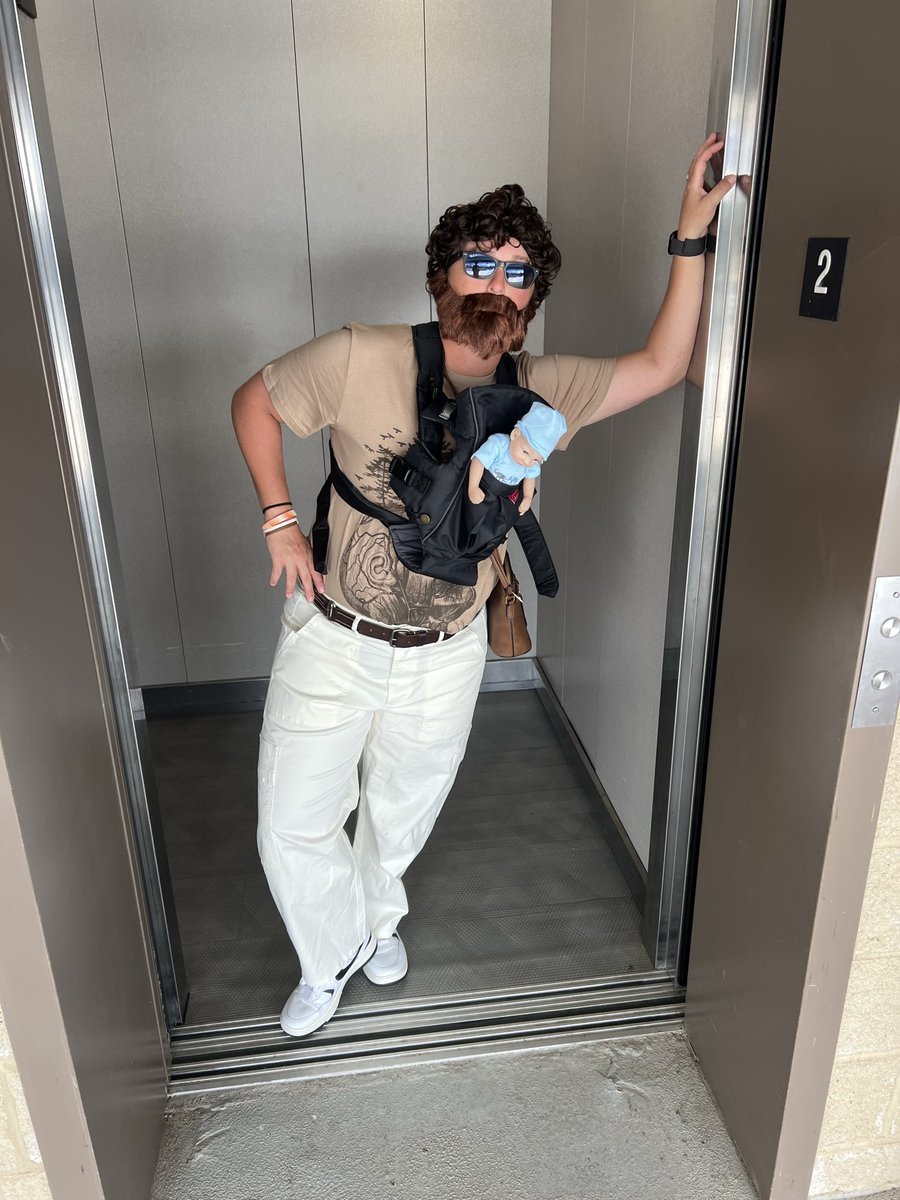 KatieRepole's tweet image. Not at practice, Carlos! 

#HalloweenPractice | #Alan