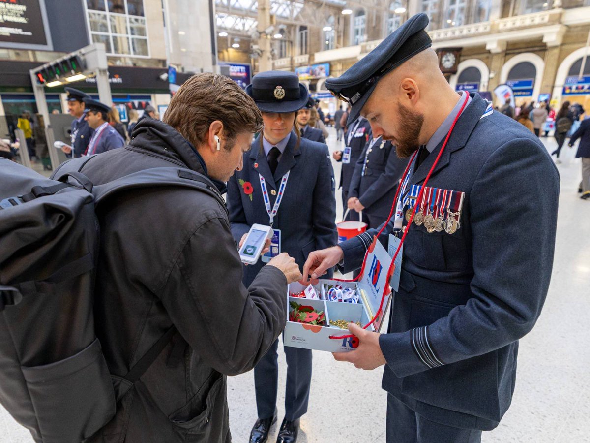 Our team of Visual Communicators really captured the essence of #LondonPoppyDay. Serving military personnel, Veterans, civil servants, ministers &amp; volunteers joined force to raise ongoing funds for <a href="/PoppyLegion/">Royal British Legion</a> who provide lifelong support to the Armed Forces community.
