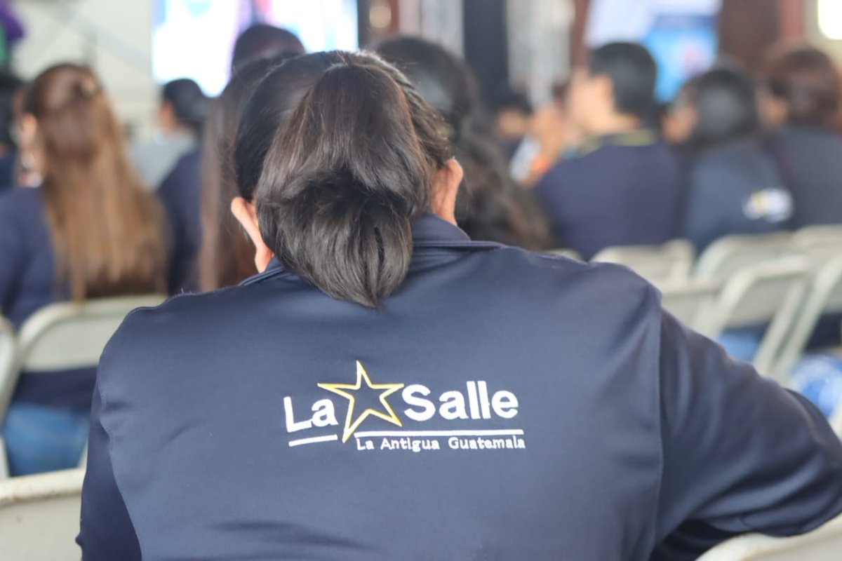 secretariasvet's tweet image. 💻 Desde la estrategia #ModoDigital, SVET participó en la Gira Vive de Fundación Azteca en el Colegio La Salle, promoviendo la prevención de los delitos de explotación en línea.

👦👧 Más de 300 estudiantes conocieron a los Ciberguardianes y exploraron herramientas interactivas