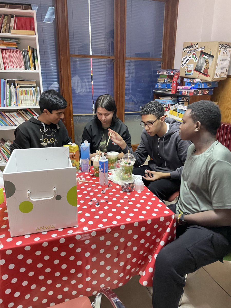 F_Rondilla's tweet image. 👻 ¡Halloween llegó a la Fundación Rondilla! El grupo del programa Pasos de Infancia y Juventud se ha puesto manos a la obra para disfrutar de una tarde terroríficamente divertida 🧙‍♀️🧛‍♂️
#FundaciónRondilla #pasos #Halloween #DiversiónSaludable #Comunidad