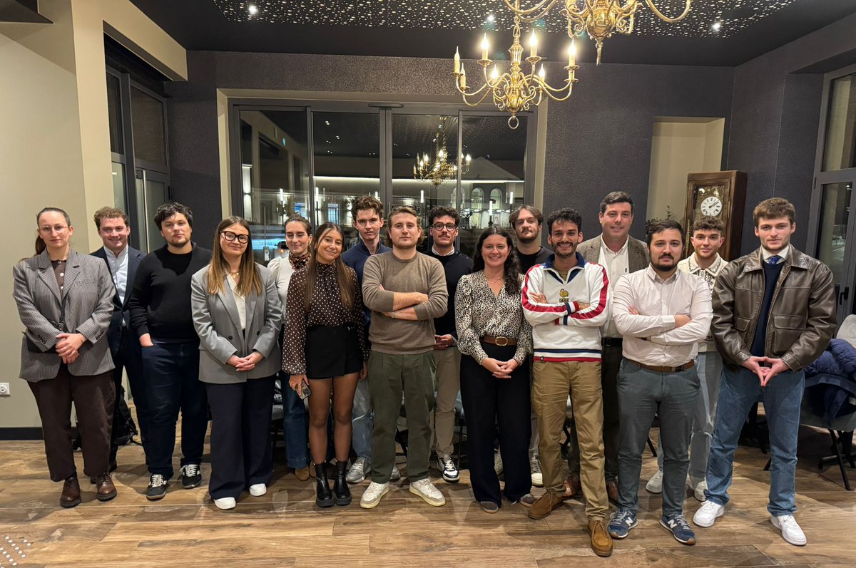 Très heureux d’avoir participé hier soir à l’apéro de rentrée des <a href="/jeunesrep53/">JeunesRepublicains53</a>.
Une soirée dynamique et riche en échanges avec une équipe motivée pour faire vivre nos idées sur le territoire.
Merci également à <a href="/theo_amsaadi/">Théo Am’Saadi</a> pour sa présence.
#Mayenne #LesRépublicains #JeunesLR53