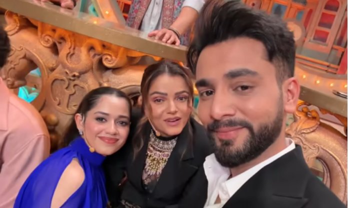 elvisharmy_2302's tweet photo. Rubinat & Elvish 😍❤️
Raoshahan X Bosslady X Cutie pie 🥰💙
#JannatZubair #RubinaDilaik #ElvishYadav𓃵 #jannatzubair #Rubinat #LaughterChefs3 https://t.co/GZMwWwzrCd