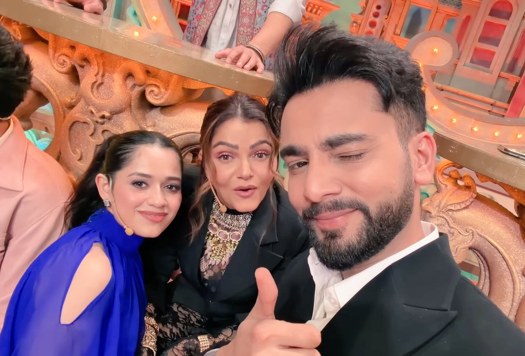 elvisharmy_2302's tweet photo. Rubinat & Elvish 😍❤️
Raoshahan X Bosslady X Cutie pie 🥰💙
#JannatZubair #RubinaDilaik #ElvishYadav𓃵 #jannatzubair #Rubinat #LaughterChefs3 https://t.co/GZMwWwzrCd