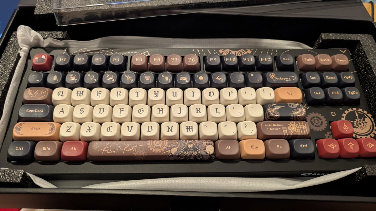 🌠My new keyboard from <a href="/AkkoMK/">Akko</a>  im so in love, this is one beautiful keyboard it sounds and feels so smooth ⌨️🌠