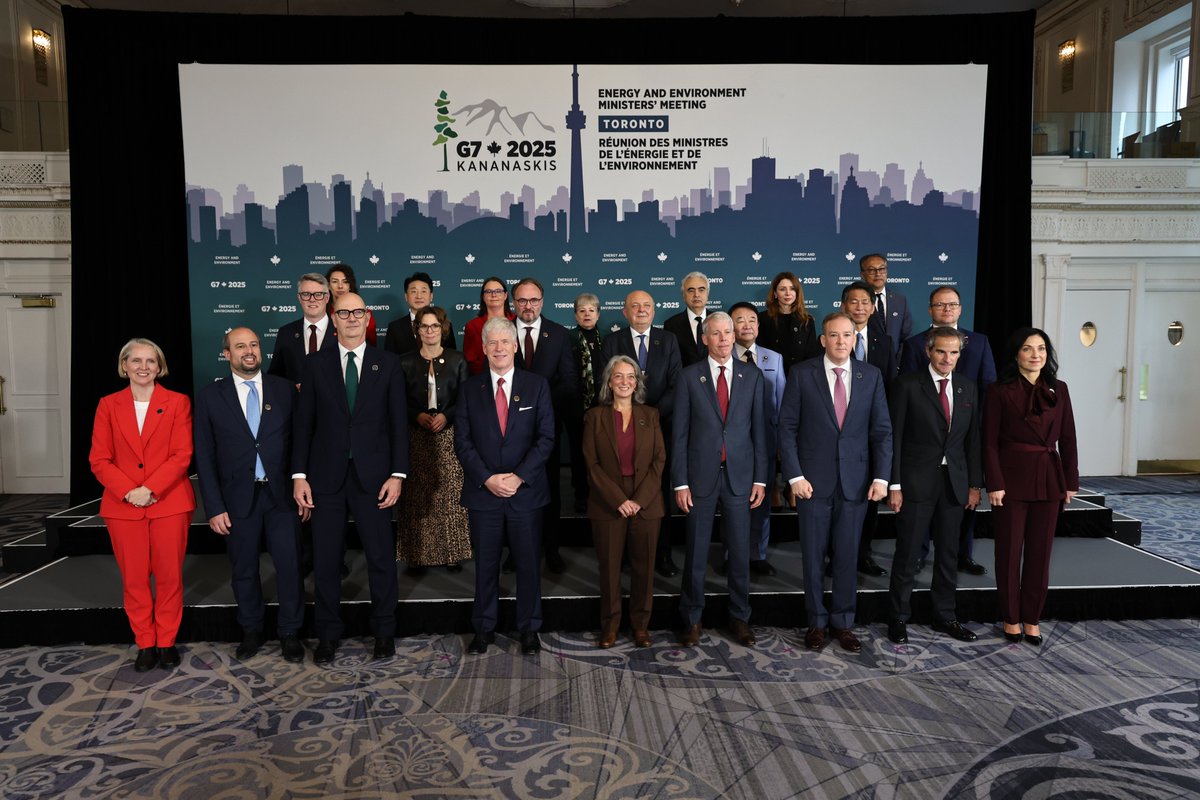NRCan's tweet image. Today, Ministers Hodgson and Dabrusin opened the G7 Energy and Environment Ministers’ Meeting. 

Canadian innovation was showcased to world leaders and experts — advancing our G7 priorities and driving investment in Canada.

Learn more about the event: ow.ly/GPj550XkBR1