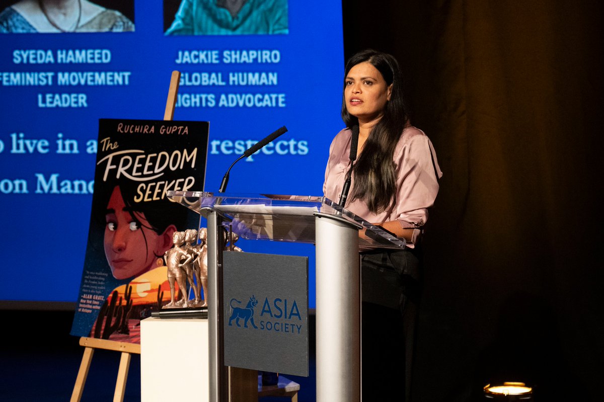 apneaap's tweet image. ✨ A special thank you to Shubhra Prakash ✨

We&apos;re so grateful to Shubhra for serving as both MC and co-producer for this year’s #LastGirlAwards. Her energy, care, and creativity helped make the evening truly unforgettable.

📸: Elena Olivo / @AsiaSociety 
#EventsNYC #NGOs
