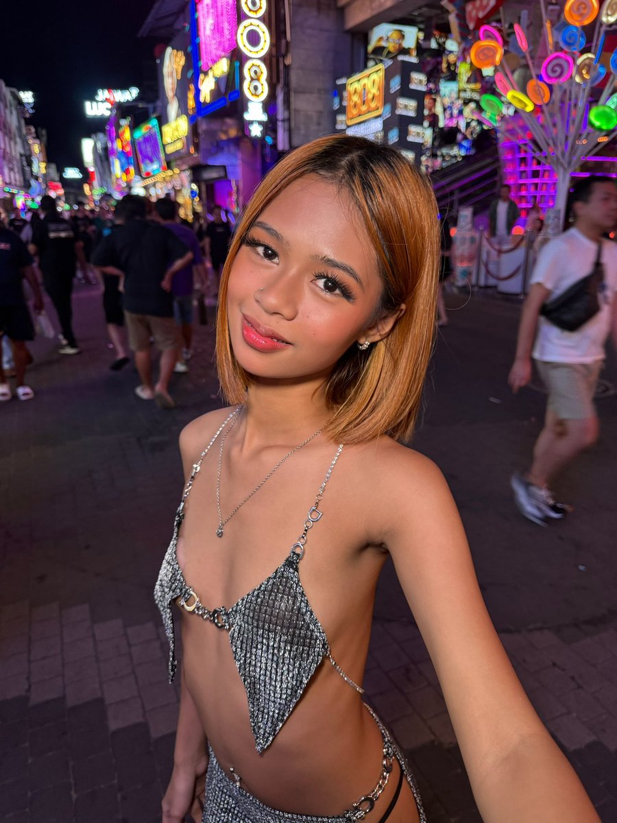 MiniQueenie tweet media