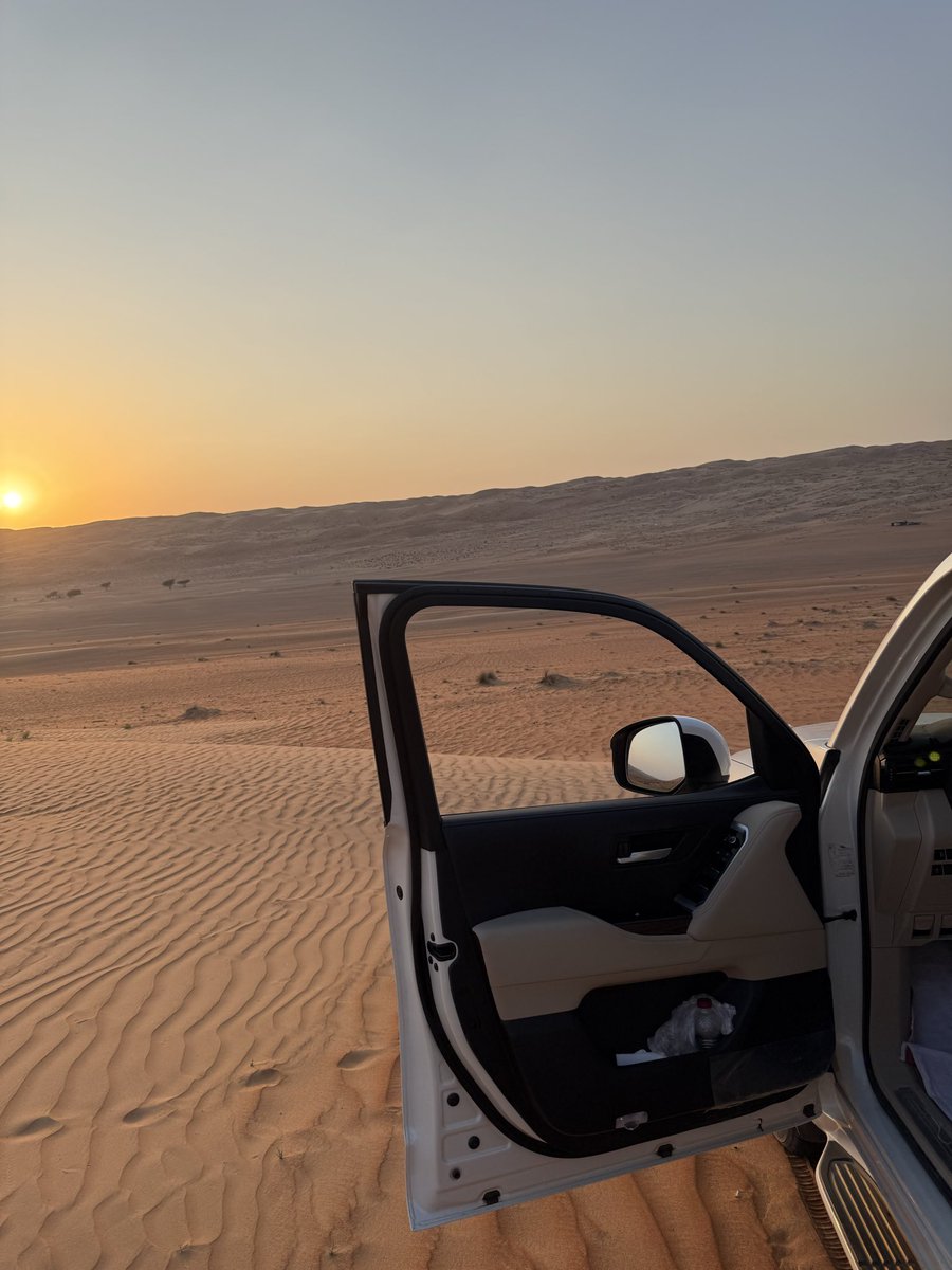 ياشوق الك مسكن فـي روح مغليك
مبني علــى ساس  الغـــــلا والمحبه
وله روضتن  تقطف من الورد وتجيك
وتســابـق  رياح  الهوا فـــي مهبه
#بوح_آخر_الليل