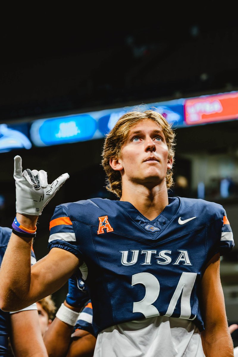 Q_ATHLETES's tweet image. BIRDS UP!!🤙  @UTSAFTBL @SmileyWyatt  
#Birdsup #triangleoftoughness #UTSA