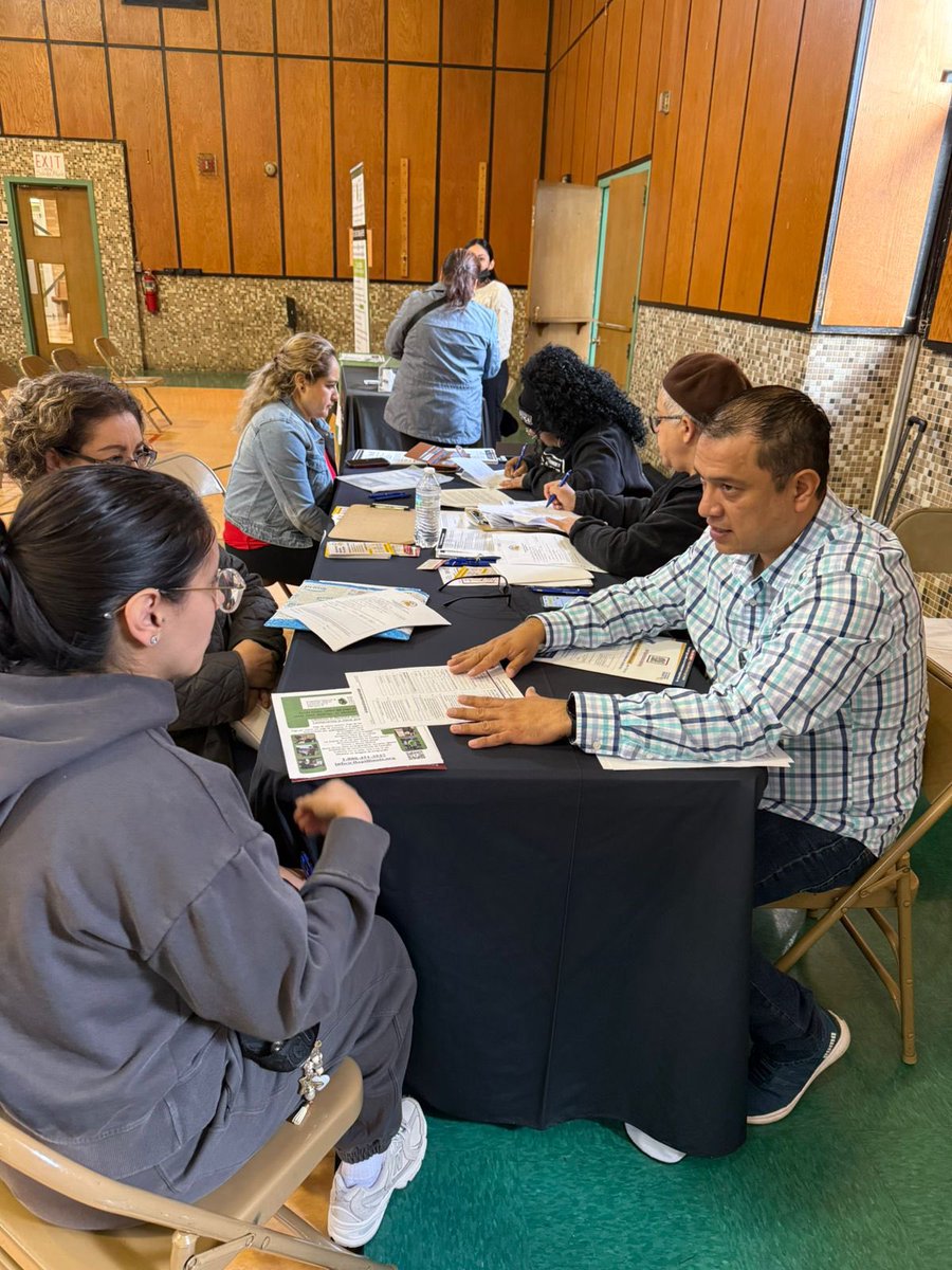 En apoyo a las labores de protección que realiza el Consulado General de México en Chicago, la organización <a href="/WarehouseWorker/">Warehouse Workers for Justice</a> ofrece a la comunidad que visita el consulado móvil en Chicago Heights información sobre Conoce tus Derechos y qué hacer en caso de ser detenido.