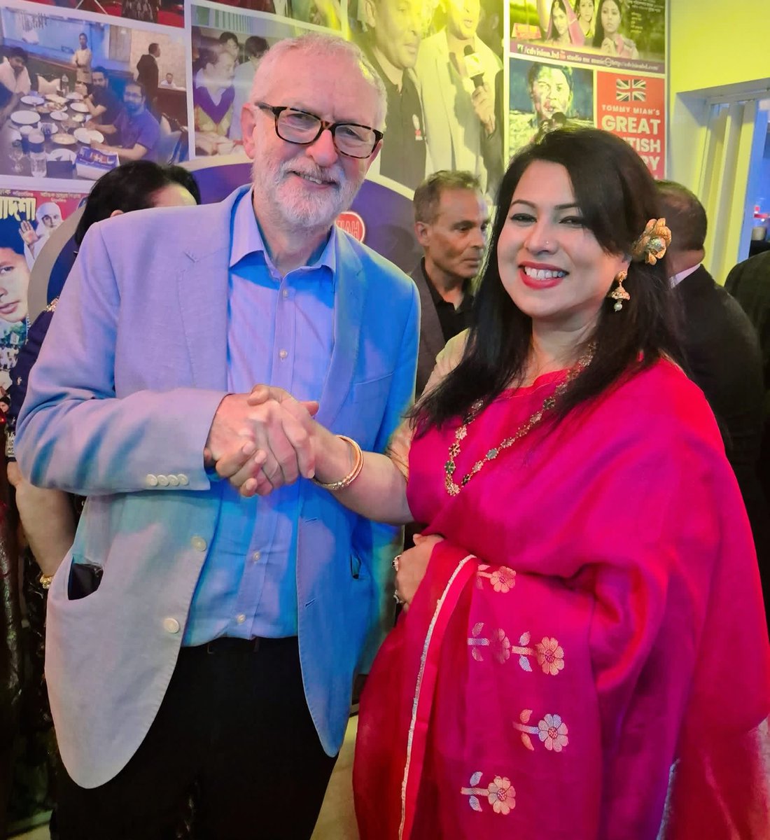 chefbangla's tweet image. 🎬 Dhallywood Night UK Debut! 🇧🇩🎉 Launched by Jeremy Corbyn MP, East London lit up with Bangladeshi music, dance &amp;amp; food! 💃🍢 Culinary highlights: Pach Bhai &amp;amp; Chotpoti Lounge 🍽️✨ #DhallywoodNight