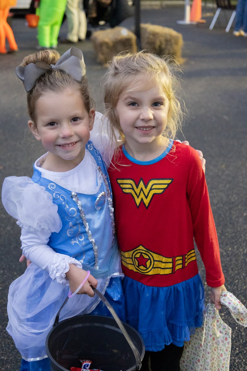 Candy Corn Carnival was SWEET! 
Thank you to everyone who came out, all our LIFE groups, vendors, and community members that made this night happen! 

WE LOVE YOU, CHELSEA!