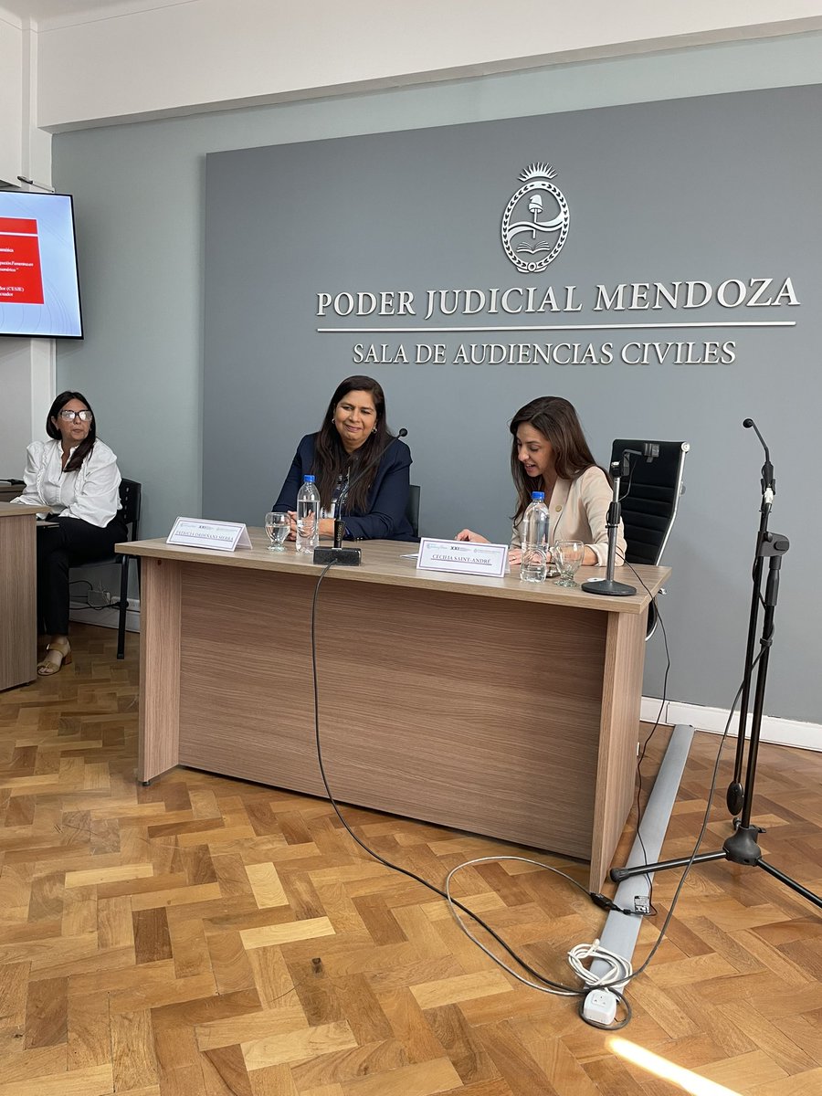 #Hoy En el XXI Encuentro de Magistradas de los más altos Órganos de Justicia de Iberoamérica, la Dra. Eva Pacheco, Pdta. de AMUJE, y la Dra. Tatiana Ordeñana participaron en el panel sobre Techo de Cristal y normativa para la participación de mujeres.

#MujeresJuezas #Justicia