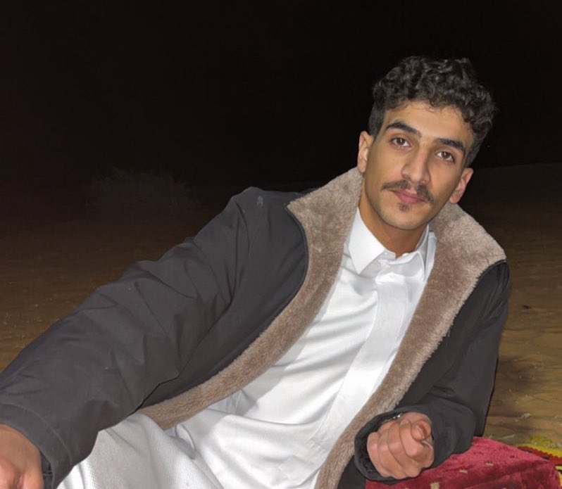 الغباء ليس أن لا تفهم ، بل أن تُعادي من يفهم ..