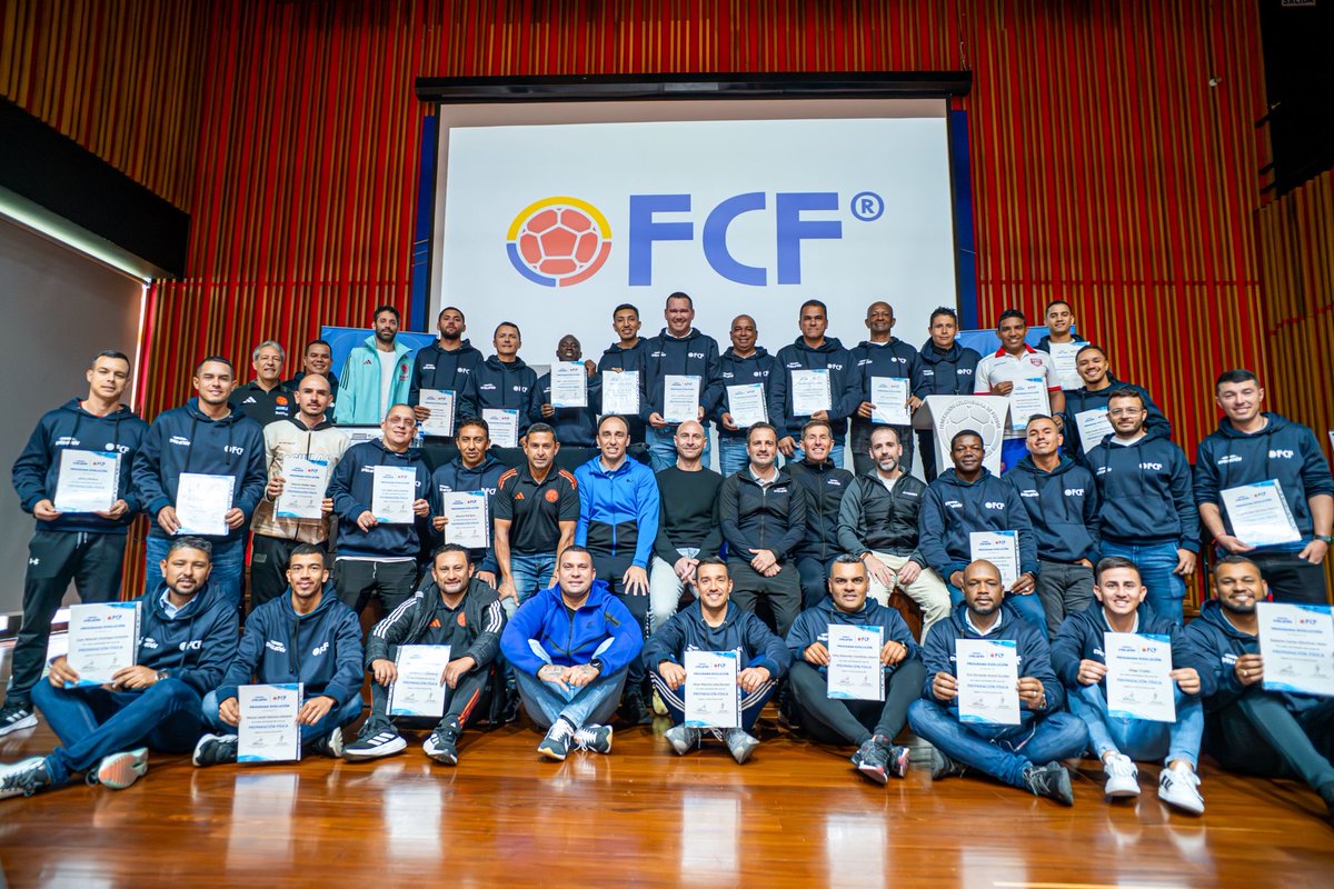FCF_Oficial's tweet image. 📸 ¡Así vivimos el curso para preparadores físicos impulsado por la CONMEBOL y la FCF! ⚽😁

La Federación Colombiana de Fútbol con el apoyo de la CONMEBOL sigue construyendo espacios para capacitar a los preparadores físicos del país, con cursos y activades de aprendizaje 👌