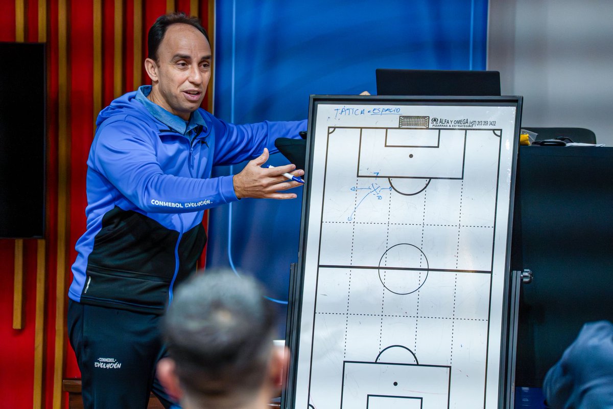 FCF_Oficial's tweet image. 📸 ¡Así vivimos el curso para preparadores físicos impulsado por la CONMEBOL y la FCF! ⚽😁

La Federación Colombiana de Fútbol con el apoyo de la CONMEBOL sigue construyendo espacios para capacitar a los preparadores físicos del país, con cursos y activades de aprendizaje 👌