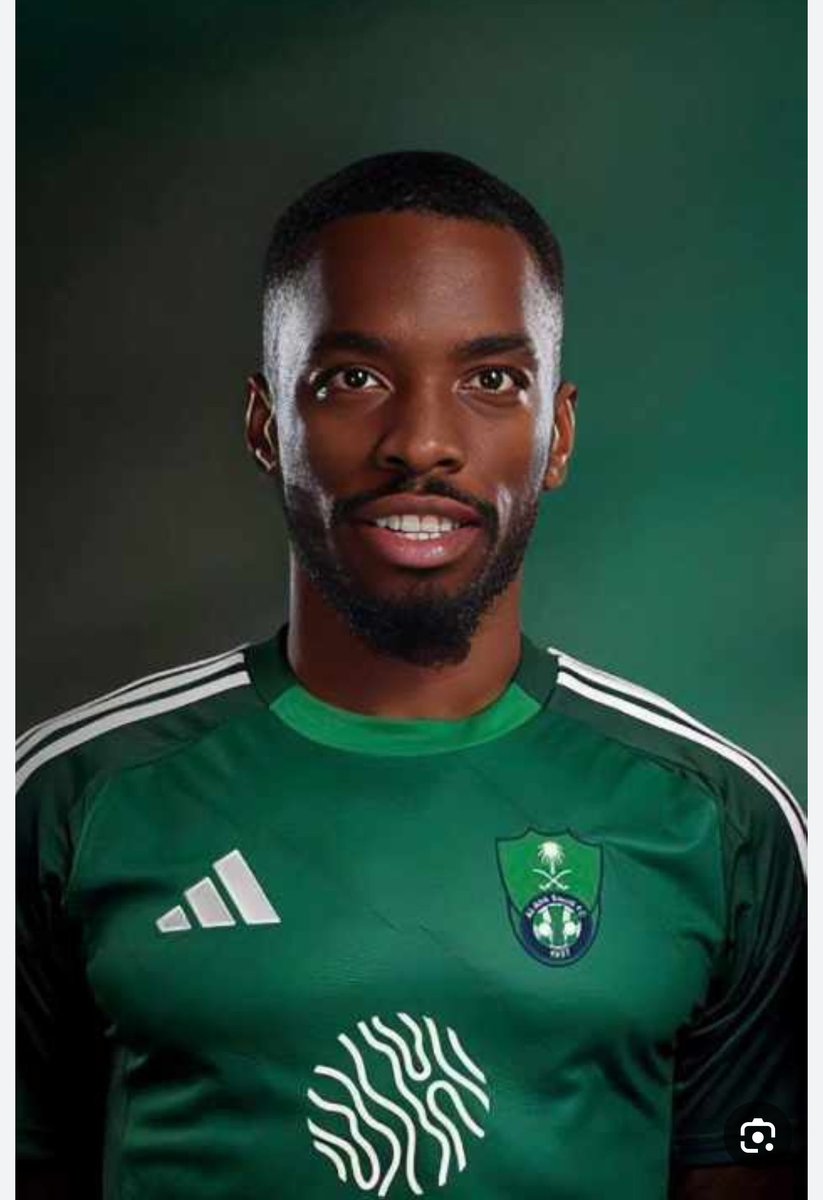 هل انتم مقتنعين بأن هذا لاعب كرة قدم ؟
رجل لا يجيد إلا ركلات الجزاء فقط.
يعك داخل ال 18 ويفسد هجمات الفريق ..
#الأهلي_الرياض