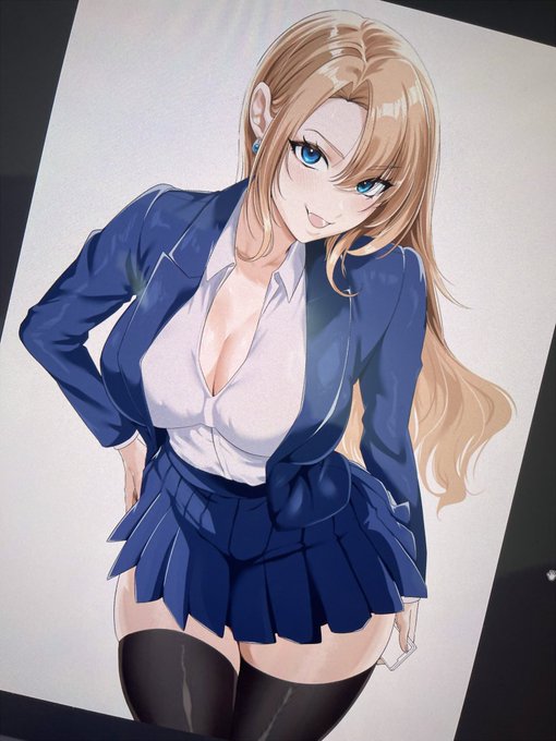 まだ終わってません🫨色んな参考見て描いたら異常なレイヤー数になったんだけどカラー描いてるやつはこれが普通なんか? 