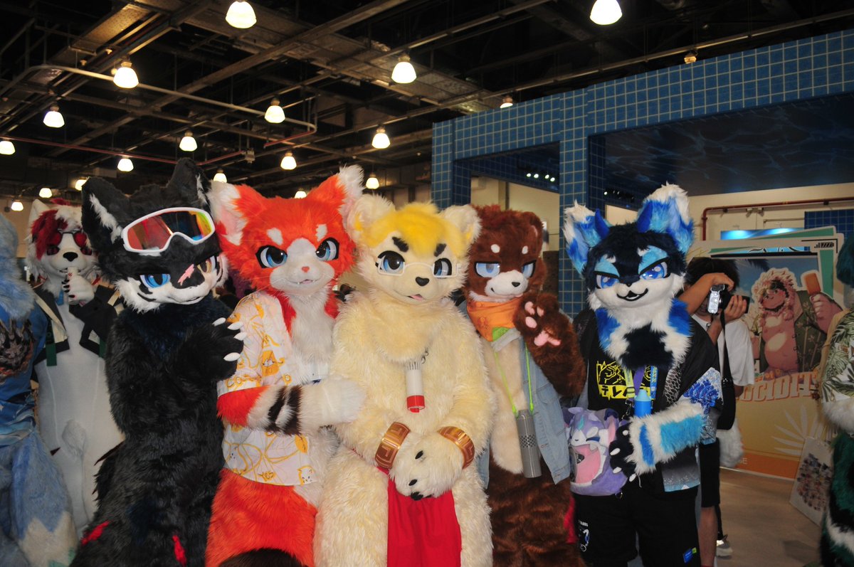 真正的世界不在书和地图里
它在自己所踏之处的每一个脚印里
📷@克里门森
<a href="/Ruishou_Nyako/">喵仔瑞狩</a> @莫泰@狼五