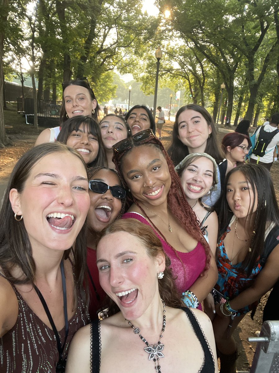 reunion with <a href="/carolades/">carol ades🧚‍♂️</a> on saturday but its not the same cuz its just me and jodi:(((