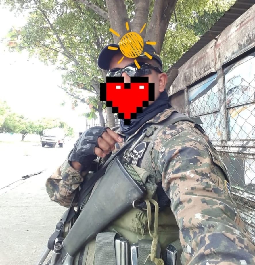 Militar cobro más de $60 a Ciudadano por ayudarle 
el Ciudadano le dijo que 🤔 raro si ustedes están para ayudar 
Luego de aver recibido el dinero el Soldado dijo que si llegaba a informar le pondrían droga en su casa y sería capturado por el régimen <a href="/merino_monroy/">René Francis Merino Monroy🇸🇻</a> <a href="/FUERZARMADASV/">FUERZA ARMADA</a>
