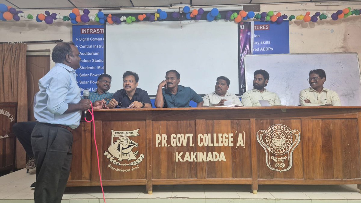 prgcofficial's tweet image. పి.ఆర్. ప్రభుత్వ కళాశాలలో ప్రిన్సిపల్ డా. కందుల ఆంజనేయులు గారి పర్యవేక్షణలో అంతర్గత కమిటీల పరిశీలన జరిగింది.
NAAC పరిశీలన ఆన్లైన్‌లో జరగనుండటంతో కళాశాల వెబ్‌సైట్ ప్రాధాన్యం పెరిగిందని ప్రిన్సిపల్ గారు సూచించారు. 🌐
#PRGovtCollege #NAAC #IQAC #Kakinada #Education