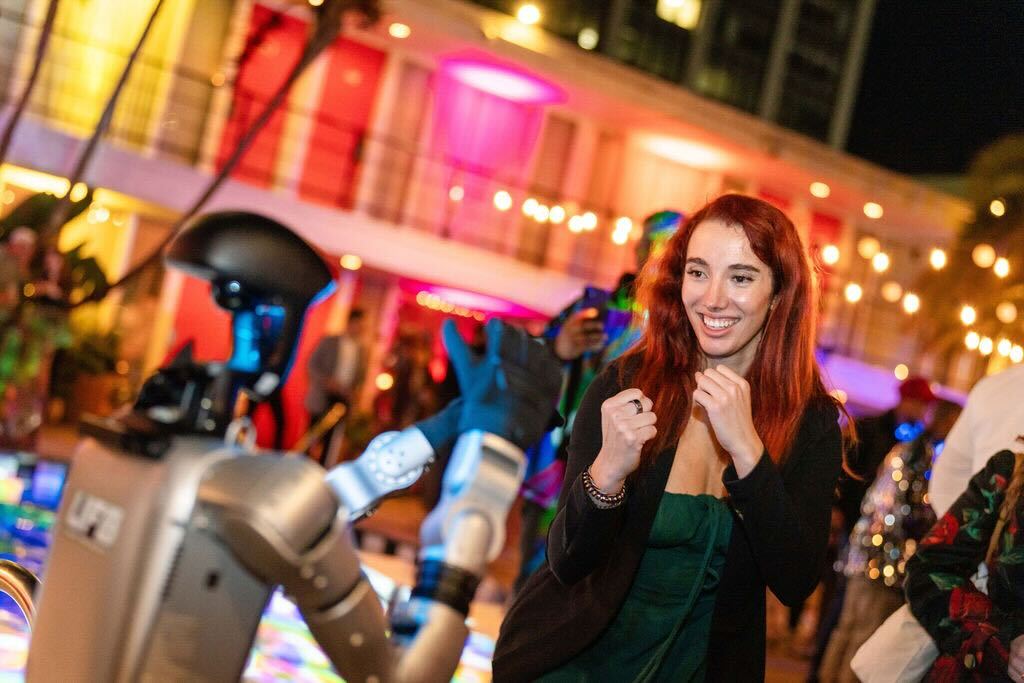 SignalFire's tweet image. 700+ founders. 8 DJs incl. @poolside. Dancing robots. LED dance floors.  A silent disco that wasn’t so silent.

Our #TechCrunchDisrupt after-party was pure controlled chaos, and we loved every second of it.

See you next year: Same city, bigger energy. ⚡️