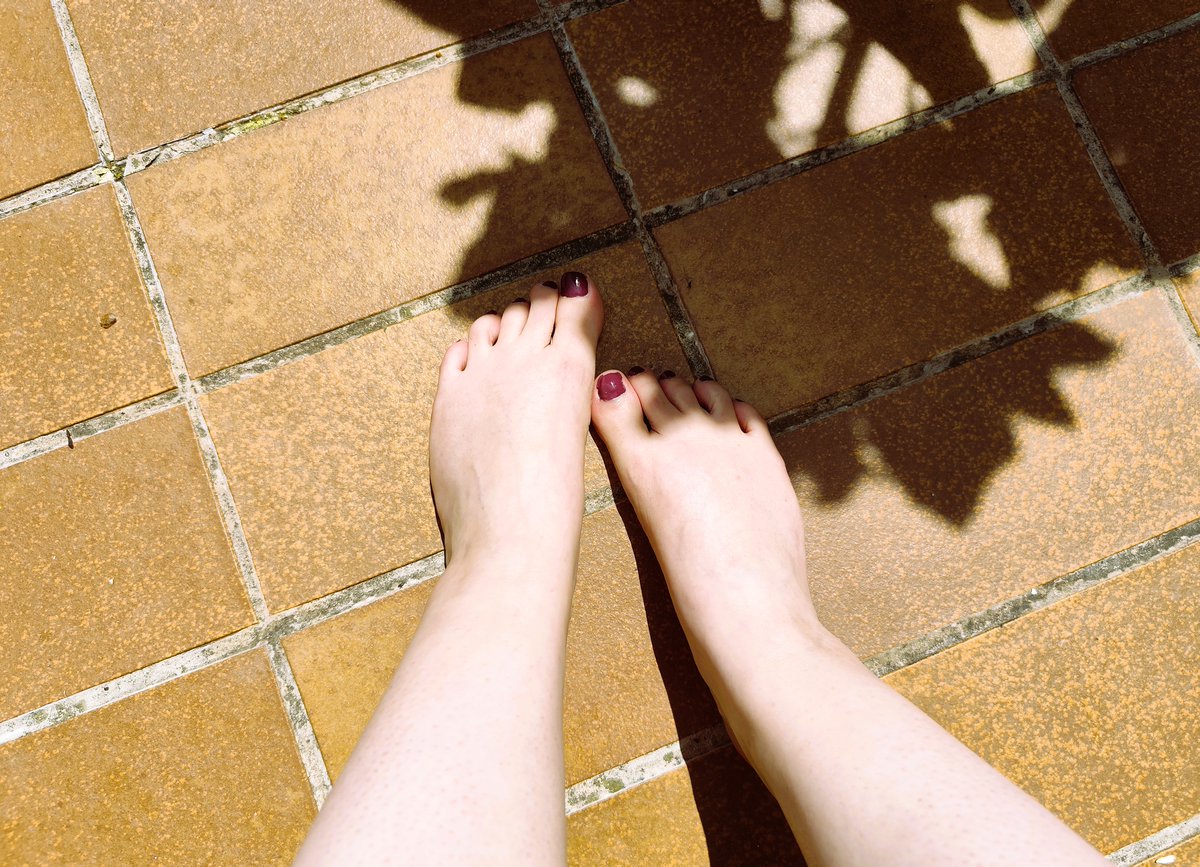 DaisyMoore92's tweet photo. Midday heat rising. My naked soles splayed on sun-warmed tile, every curve a map to your undoing. Trace it with your mind... then make it real. 
Who's tracing first? 

#FootFetish #MiddayCrave https://t.co/sZdBHYS1xt