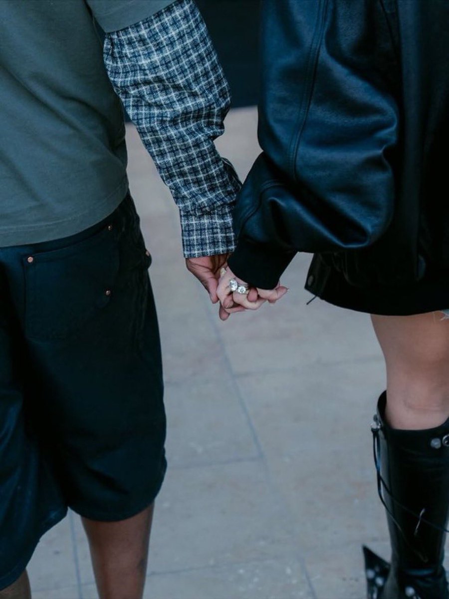 jessicasuai's tweet image. Sinto mt mas eu já caí no conto da vivibora e estou achando um belo casal