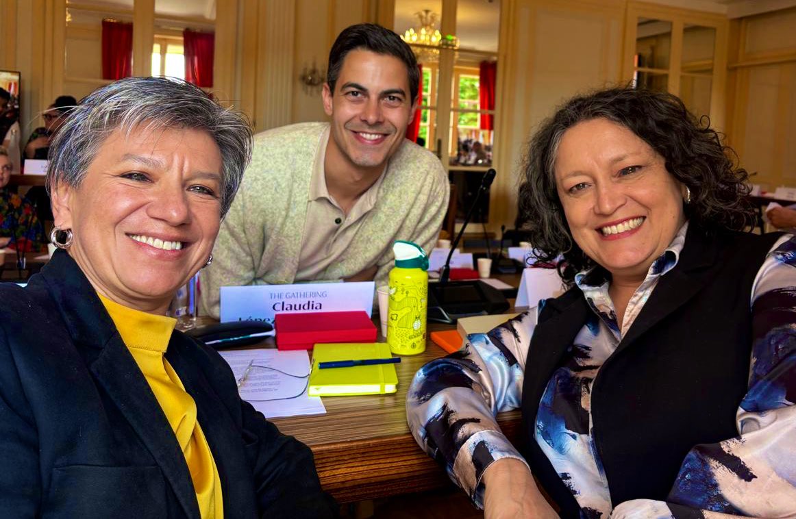 ClaudiaLopez's tweet image. Felicitaciones a nuestro querido amigo @RobJetten del partido D66 por su increíble victoria en las elecciones parlamentarias en Holanda-Países Bajos🇳🇱

La unión de la ciudadanía centrista, diversa, pro europea logró las mayorías, derrotó a la extrema derecha y formará gobierno 💪🏻