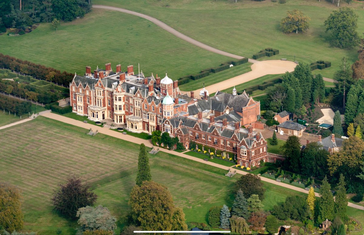 #PrinceAndrew #andrew #DownWithTheCrown #notmyking #skynews #bbcnews 

“Prince Andrew will just be an ordinary person and will live at Sandringham.” 

Sandringham ⬇️