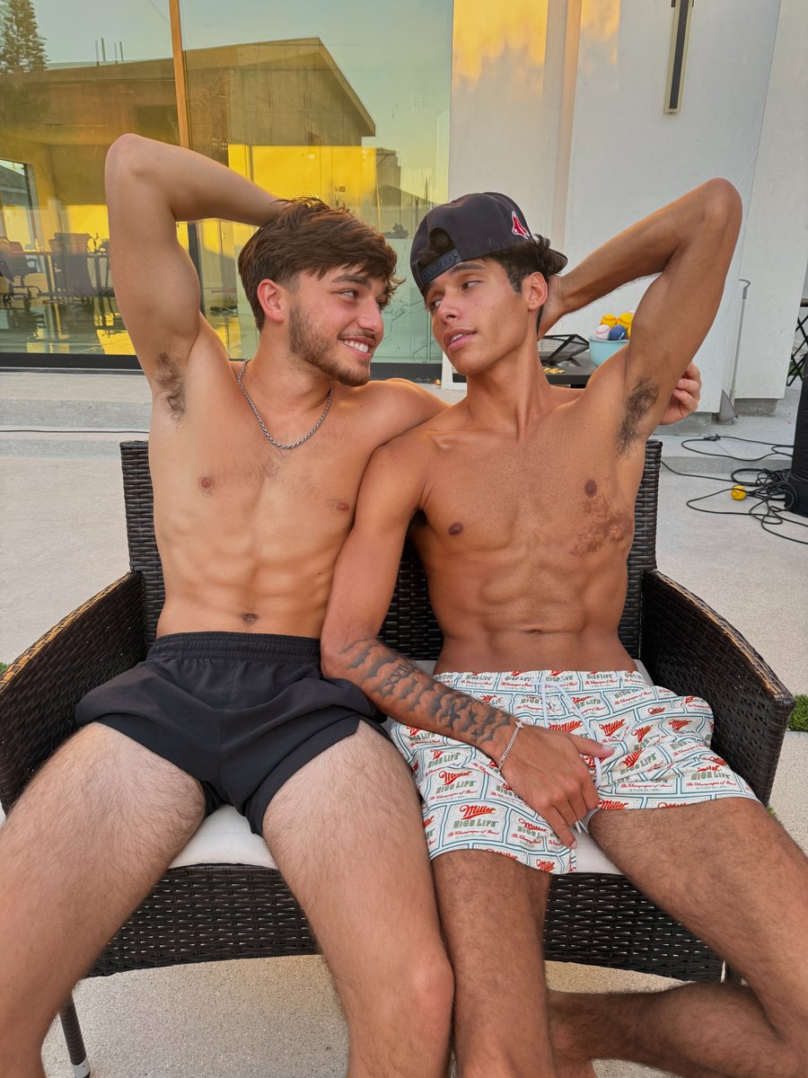 madysont_2024's tweet image. Everyone who types &apos;pls&apos; will receive our collab