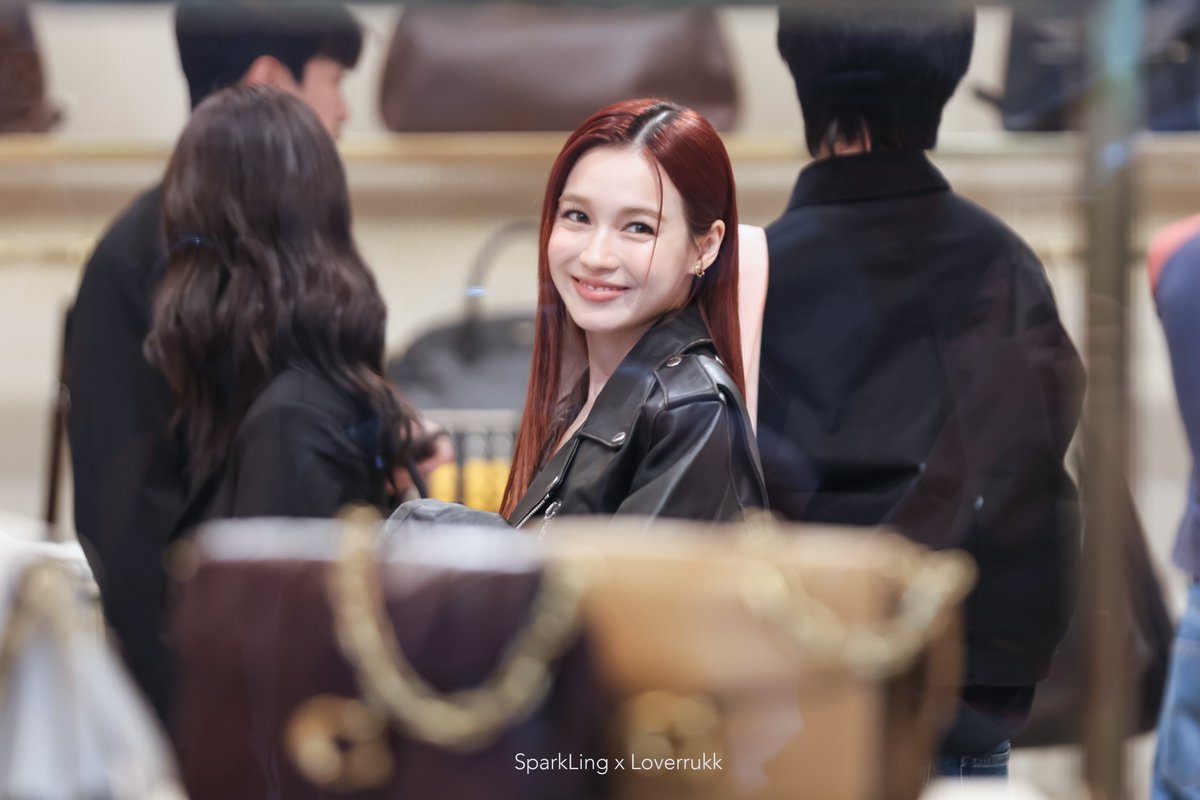 Sparkling_xoxo's tweet photo. Love has such a sweet smile 😊
#Thecoachrestaurant #CoachNY #CoachTH #loverrukk #lovepattranite #เลิฟรัก #ภัทรานิษฐ์ลิ้มปติยากร #LovexCoach
*DO NOT RE-POST OR RE-UPLOAD* https://t.co/hAqLd4ULlR