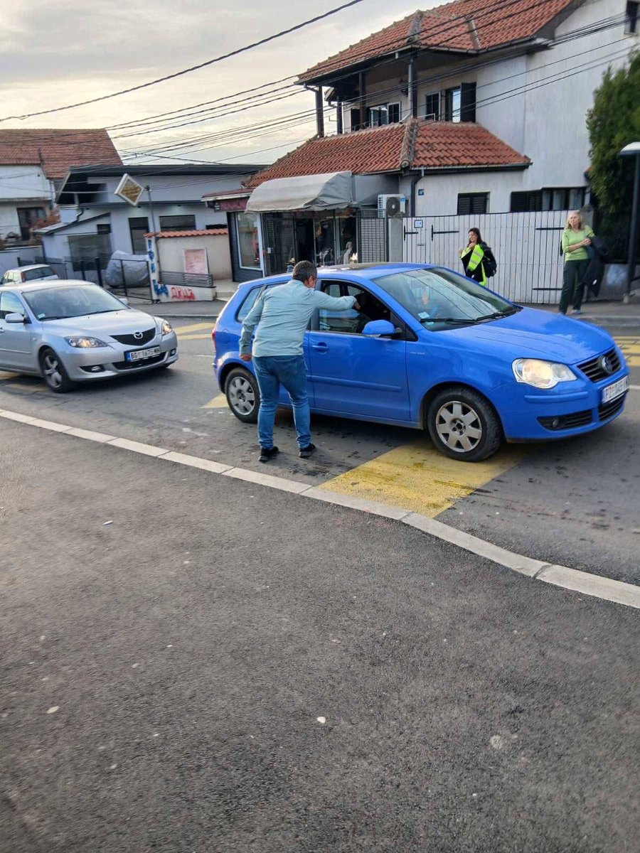 SGrocka's tweet image. Danas su u Kaluđerici meštani pružali podršku inicijativi za raspuštanje BIA i RTS i osnivanje nove profesionalne služe i profesionalnog javnog servisa.