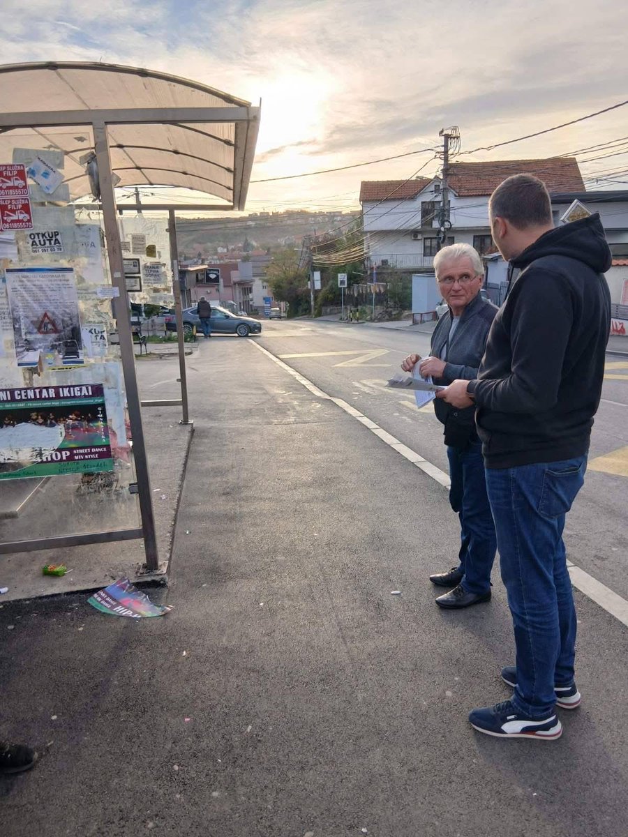 SGrocka's tweet image. Danas su u Kaluđerici meštani pružali podršku inicijativi za raspuštanje BIA i RTS i osnivanje nove profesionalne služe i profesionalnog javnog servisa.