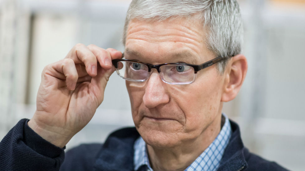 Investingcom's tweet photo. ⚠️BREAKING:

*APPLE EPS $1.85, EST. $1.76

*APPLE REVENUE $102.5B, EST. $101.7B

*APPLE 4Q SERVICES REV $28.75B, EST. $28.18B  

*APPLE 4Q GREATER CHINA REV. $14.49B, EST. $16.43B

$AAPL https://t.co/qQovvOKJo6
