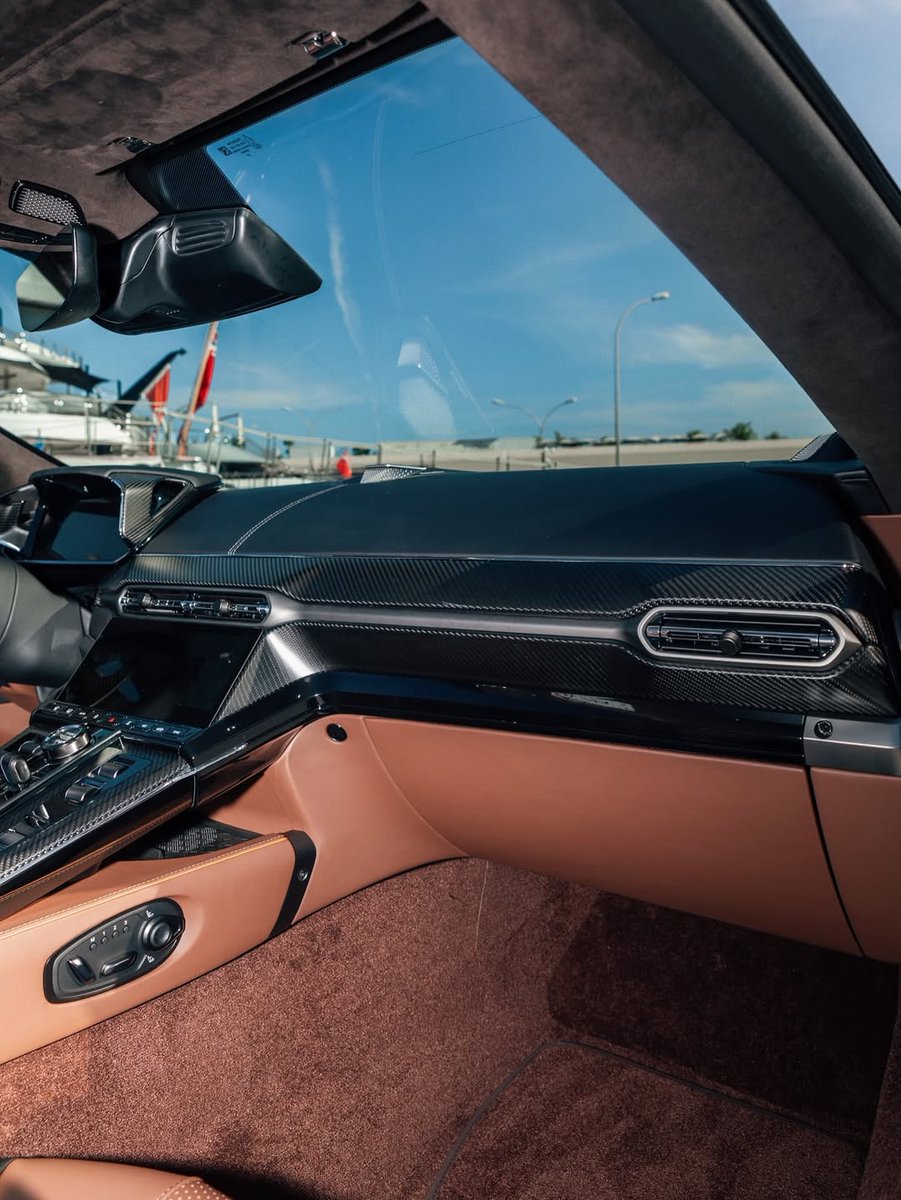 nocarcontext's tweet photo. Aston Martin Vantage Roadster🤎🤎 https://t.co/zUbMZdbPsG