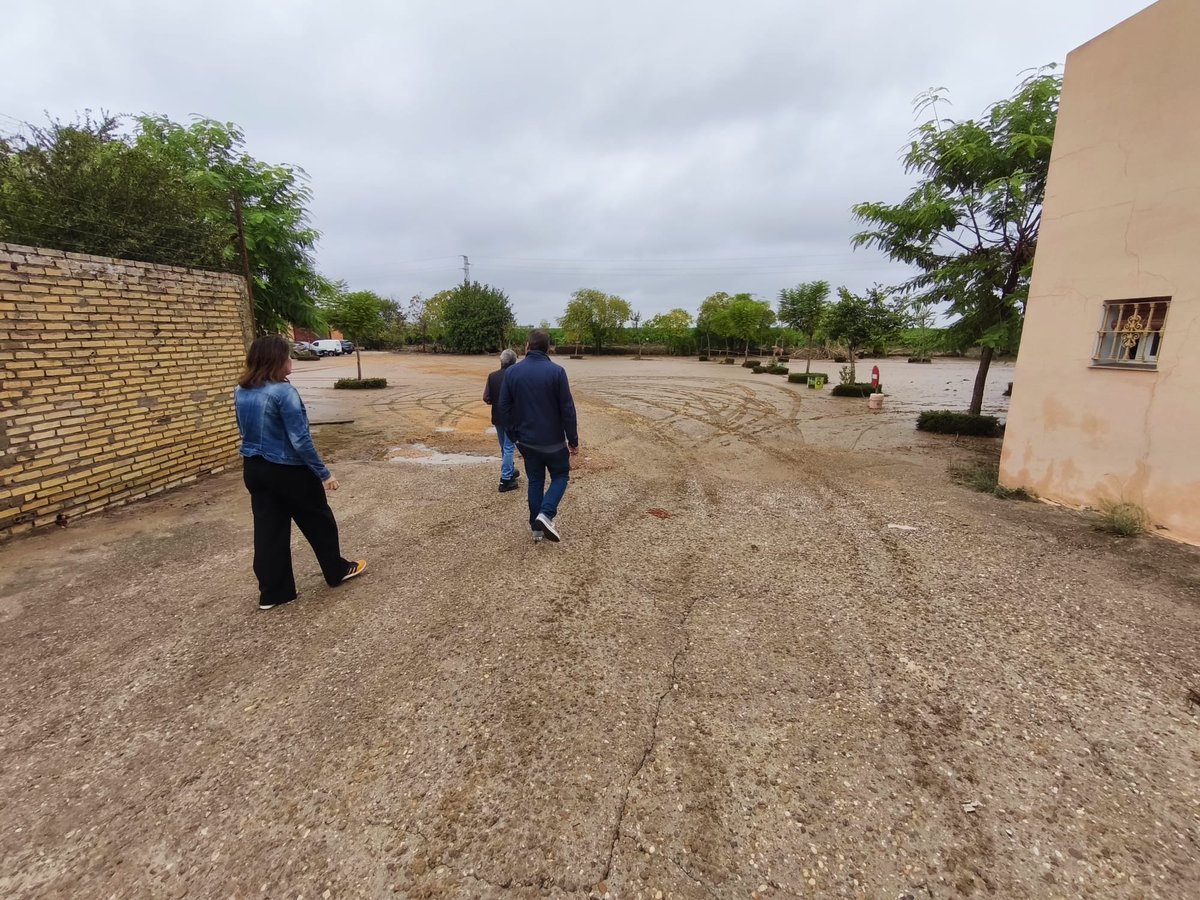 Hoy nos hemos acercado al barrio de Valdezorras para acompañar a las familias afectadas por las lluvias y comprobar de primera mano los daños sufridos