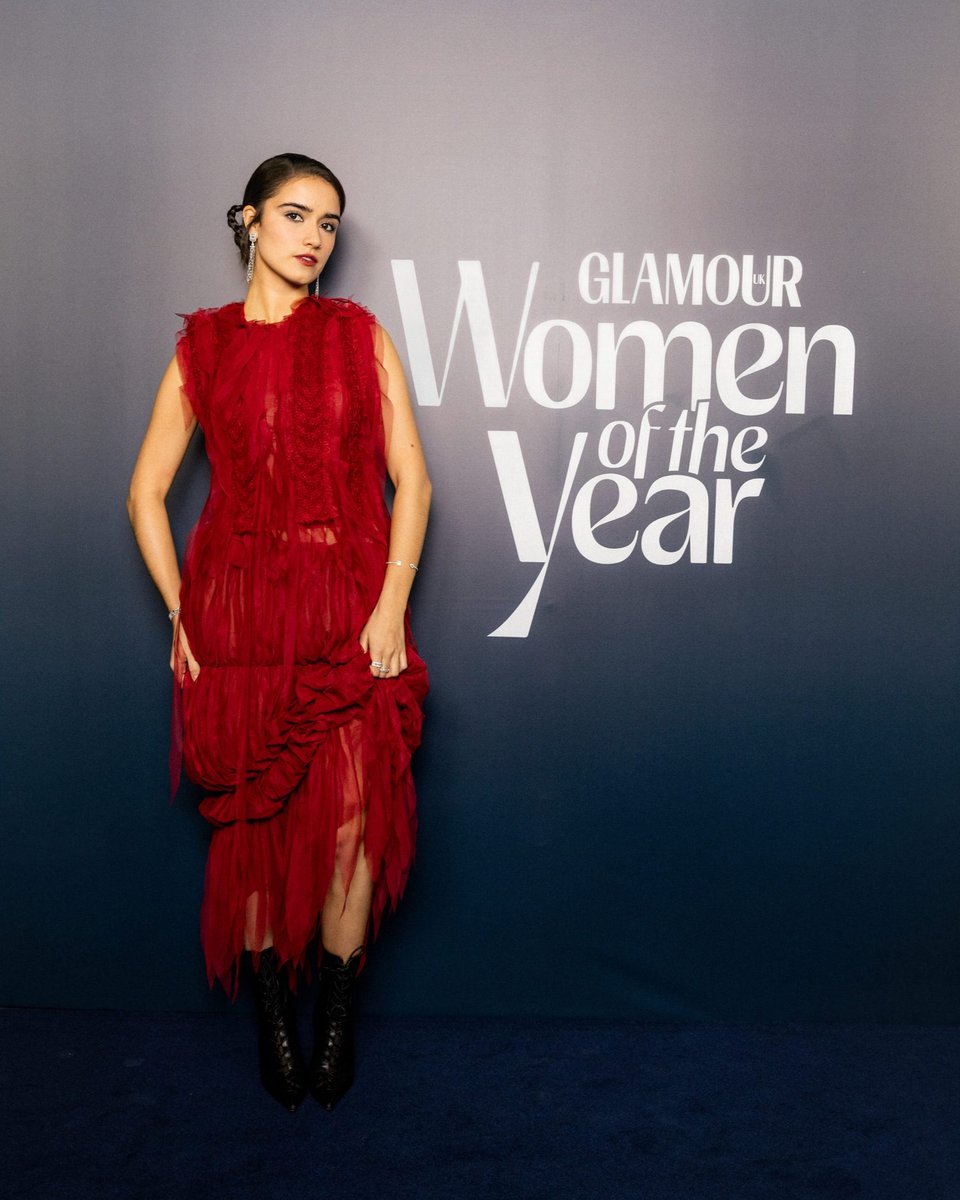 GlamourMagUK's tweet image. British singer and actor #AshaBanks arrives on the #GlamourWOTY red carpet. The #MyFault star is setting the tone in red mesh, braided accents, and black boots.

See all the action from the 2025 Glamour Women of the Year red carpet here: glamouruk.visitlink.me/gdXUJ_