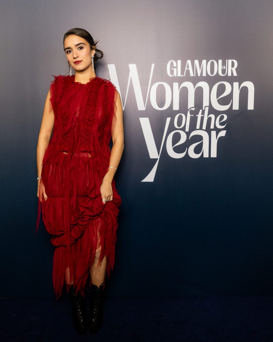 GlamourMagUK's tweet image. British singer and actor #AshaBanks arrives on the #GlamourWOTY red carpet. The #MyFault star is setting the tone in red mesh, braided accents, and black boots.

See all the action from the 2025 Glamour Women of the Year red carpet here: glamouruk.visitlink.me/gdXUJ_