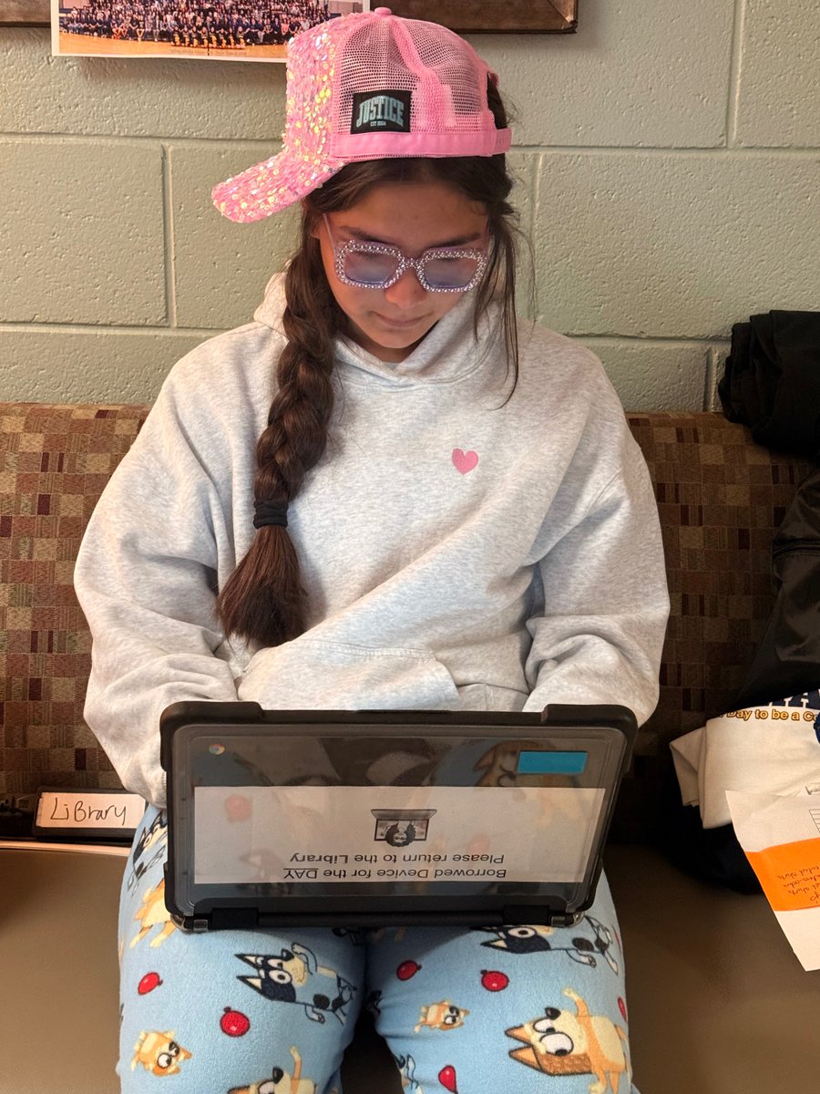 CatheyMSLib's tweet image. My students are cooler than yours!!!  Cathey Cobras are amazing! @cobras047