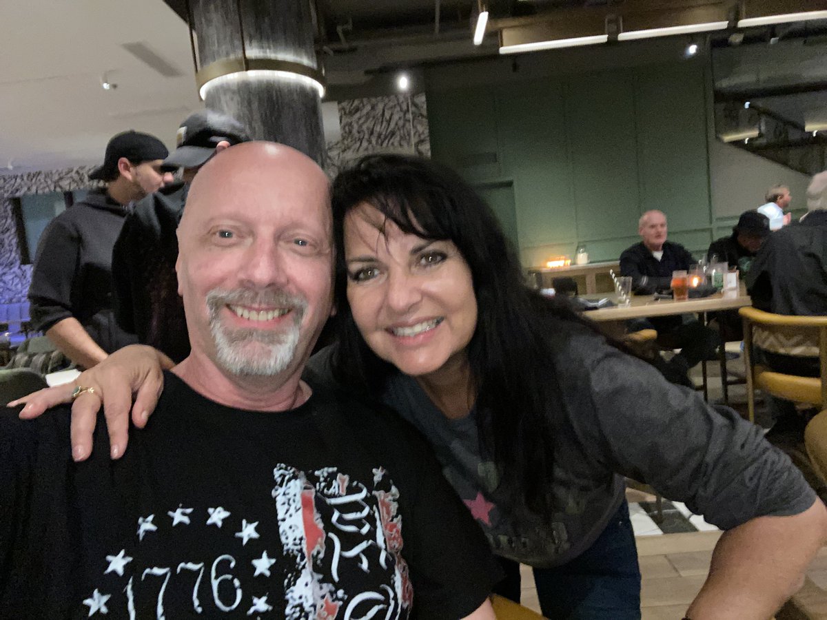 Because I am having the time of my life and making new friends handover fist, I’m not gonna break the momentum and NOT do a show at 5 o’clock today. I’m sure y’all understand and we’ll catch you tomorrow at 5 o’clock for the Friday fun Bunch on Untethering.